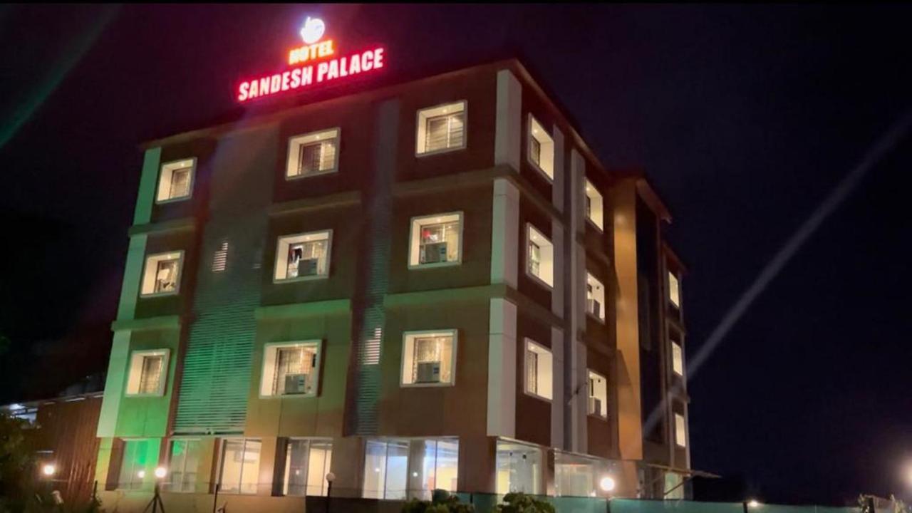 Hotel Sandesh Palace Лонавала Екстериор снимка