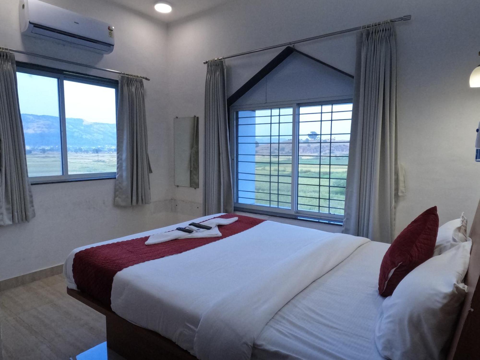 Hotel Sandesh Palace Лонавала Екстериор снимка