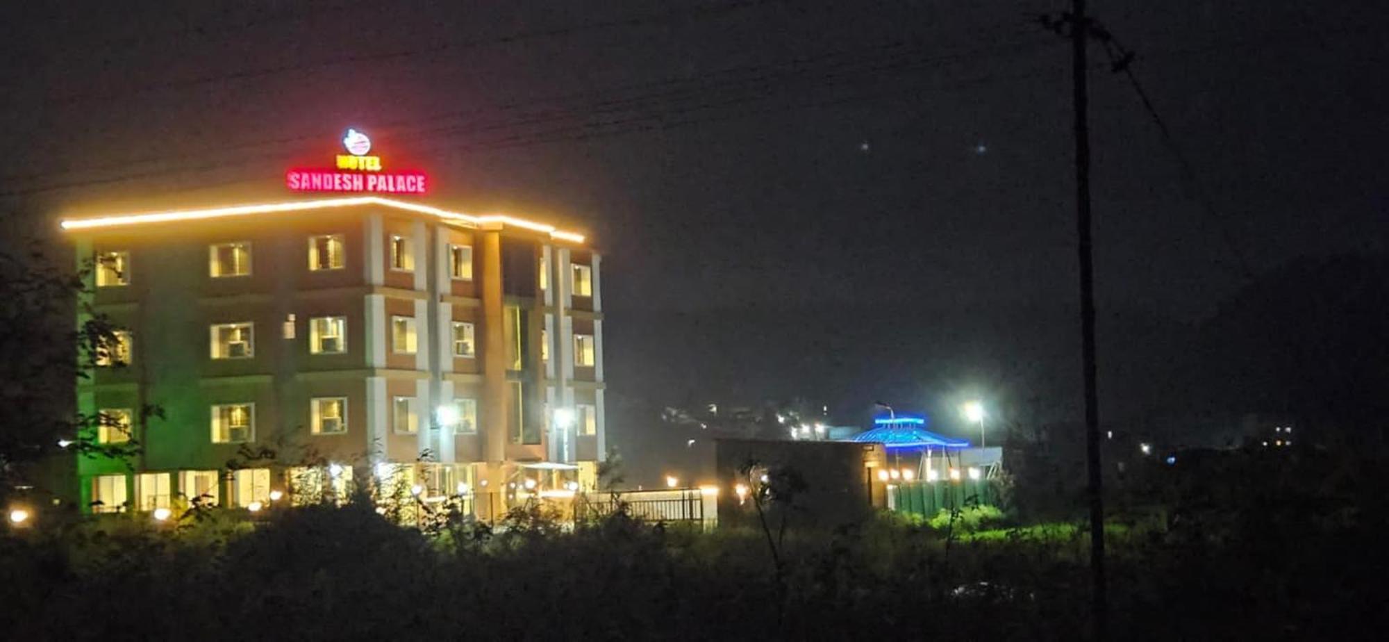 Hotel Sandesh Palace Лонавала Екстериор снимка